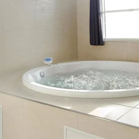 In With Sauna فايرس ستراند
